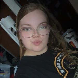 Meet your Posher, Kenzie